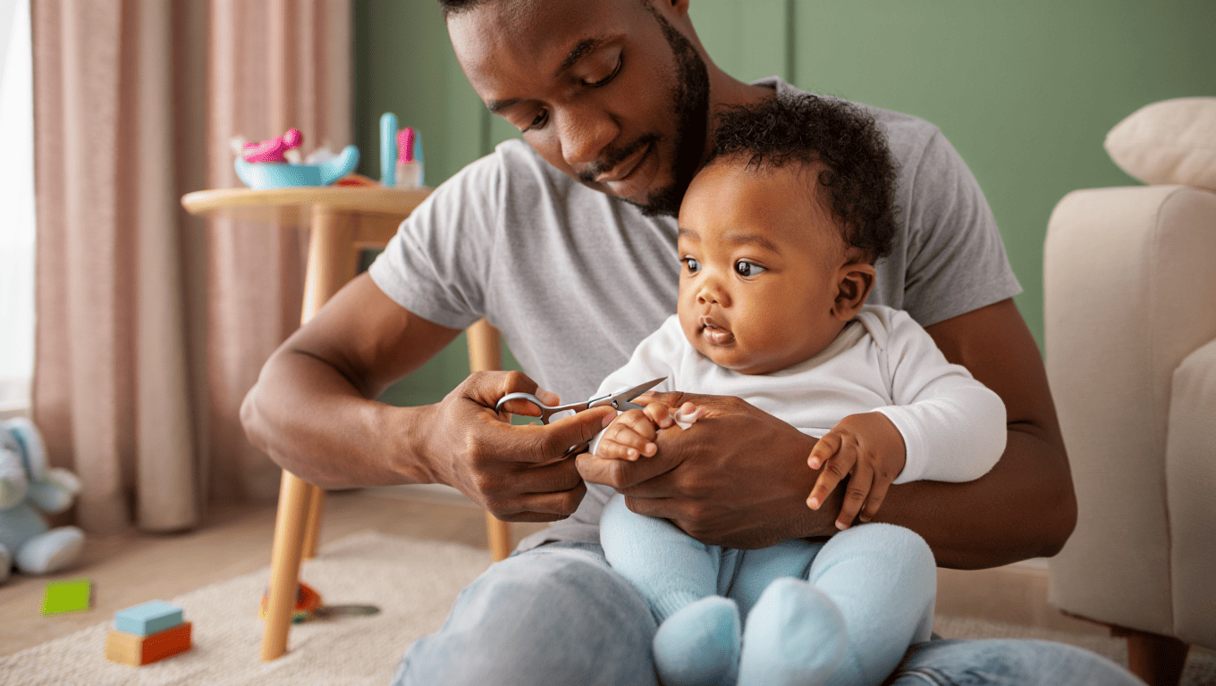 Couper les ongles de bébé : méthode sûre par âge
