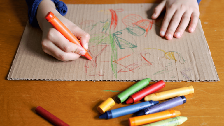 Activités Montessori 18 mois : 12 idées simples et efficaces