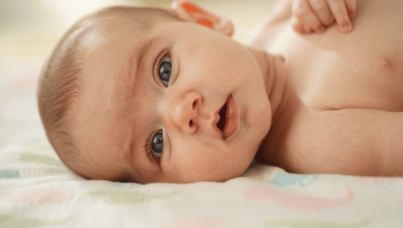 Bébé tourne tête droite gauche autisme: tout comprendre