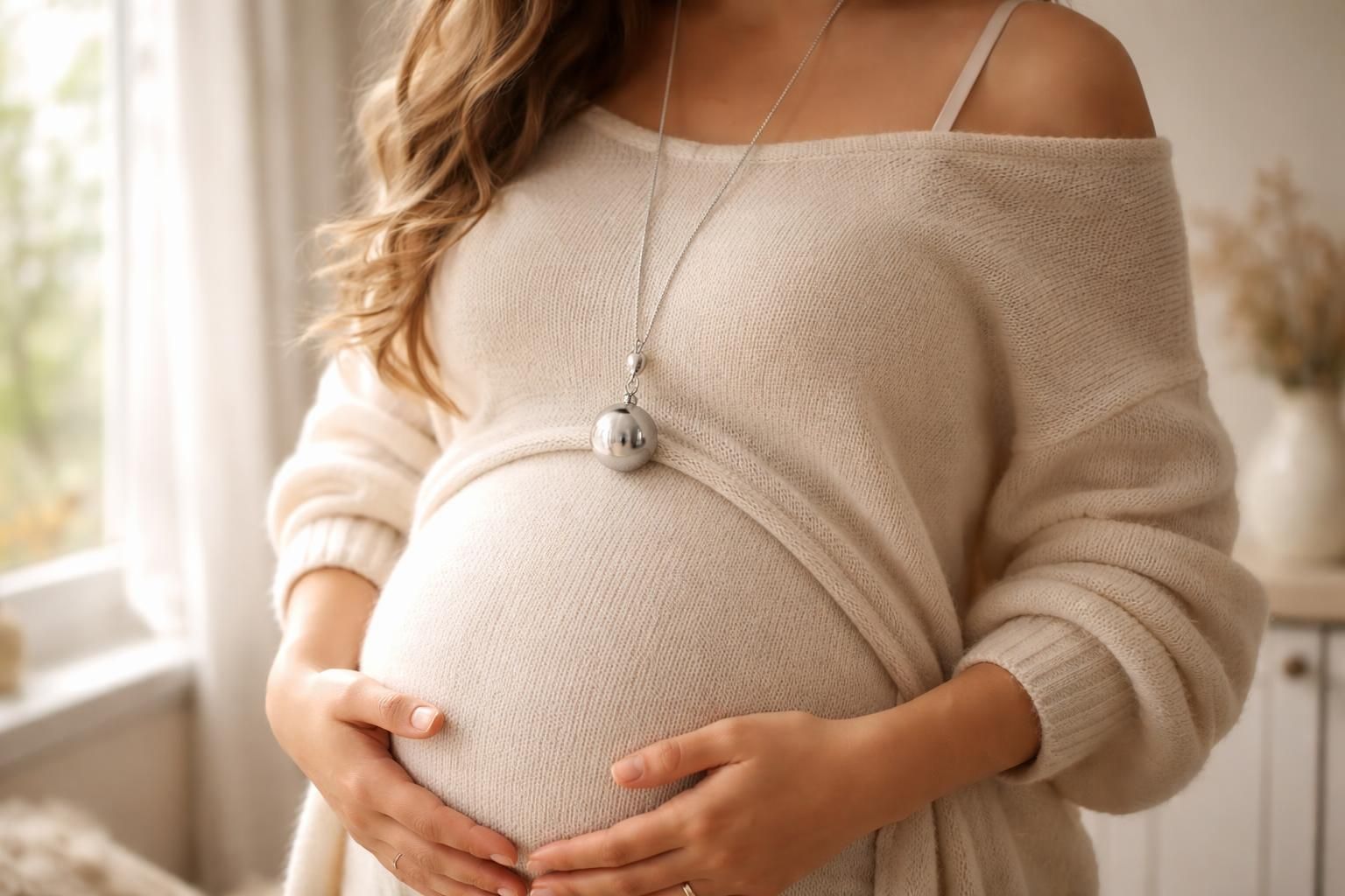 découvrez la signification profonde du bola de grossesse, un bijou symbolique porté par les futures mamans pour apporter protection et harmonie.