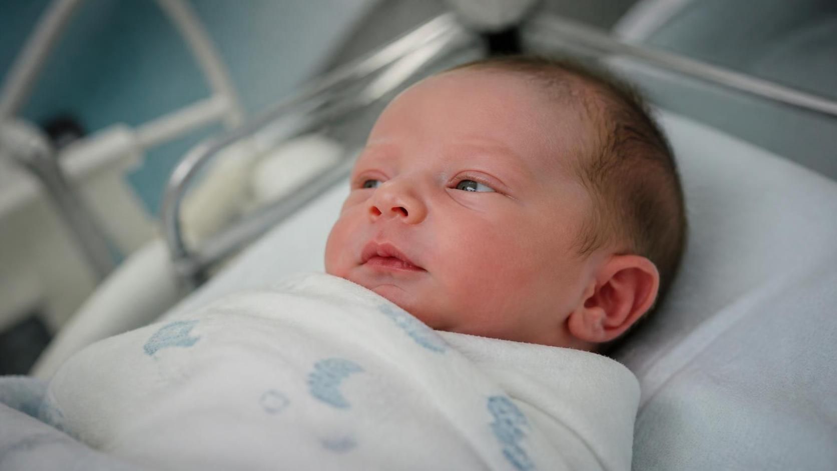 découvrez comment accompagner bébé avec une oreille décollée dès la naissance grâce à des conseils pratiques et bienveillants pour favoriser son confort et son développement.