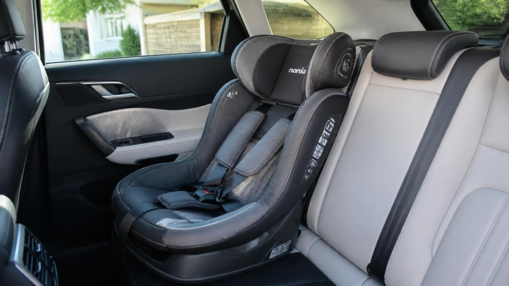 découvrez nos sièges auto inclinables, conçus pour offrir un confort optimal lors des longs trajets. assurez la sécurité et le bien-être de votre enfant grâce à un siège réglable et ergonomique.